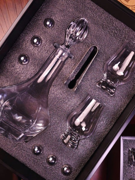 decanter with two glasses